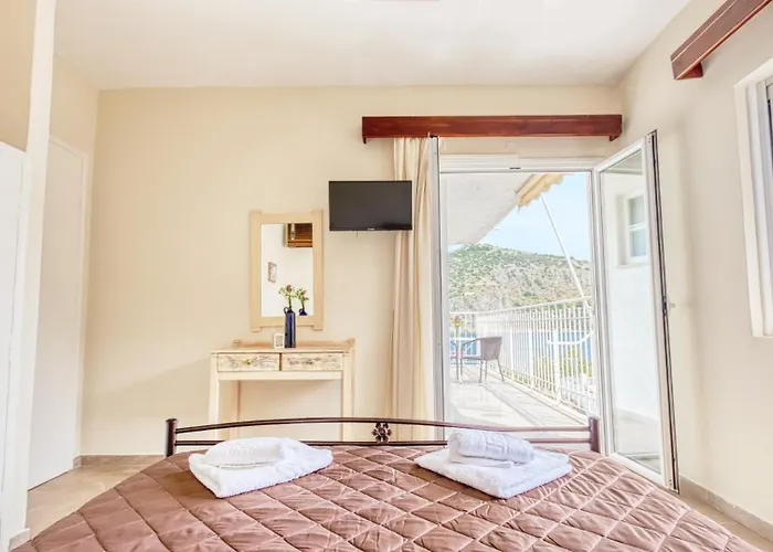 Akrotopi & Апарт-отель Толон