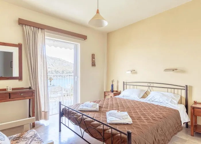 Akrotopi & Апарт-отель Толон