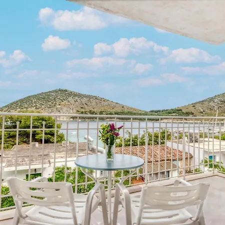 Aparthotel Akrotopi & 2*