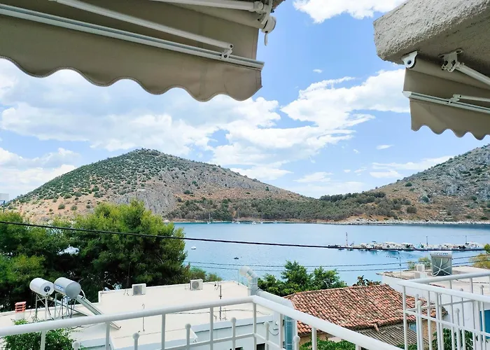 Ξενοδοχείο με διαμερίσματα Akrotopi & Τολό