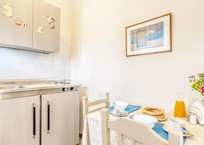 Akrotopi & 3* Τολό