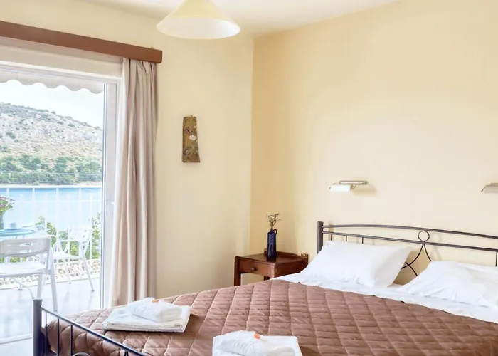 Akrotopi & 3* Τολό