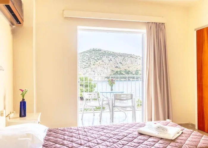 Ξενοδοχείο με διαμερίσματα Akrotopi & 3*