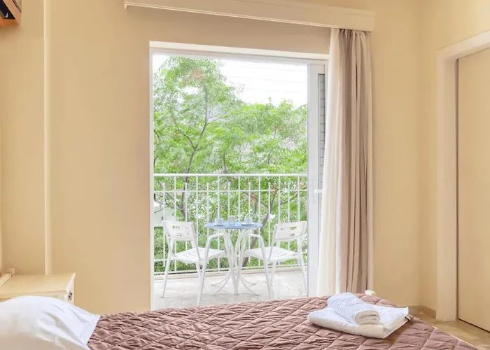 Ξενοδοχείο με διαμερίσματα Akrotopi & 3*